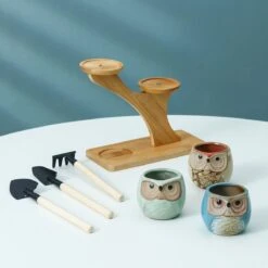Luxe Bamboe Houten Boom Met 3 Keramiek Uil Bloempotten/Plantenpotten Op Standaard/Voet Voor Binnen En Buiten - Modern Design Bloempot/Plantenpot Op Poten/Pootjes-Plantenbak Mini Cactus Nep Plant Pot Houder - Kleine Bloembakken Plantenrek/Plantenkurk -Gardena Verkoopwinkel 1200x1200 1465
