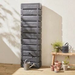 Regenton Muurtank, Grandval 300L, Antraciet Kunststof, Imitatiehout, Met Gootaansluitset Inbegrepen -Gardena Verkoopwinkel 1200x1200 850