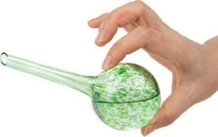 Merkloos Decopatent® 4 Stuks - Waterdruppelaar Voor Planten - Watergever - Glas - Waterbollen - Watergeefsysteem - Plantenbollen - Groen -Gardena Verkoopwinkel 1200x752 1