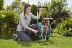 GARDENA - AquaRoll M CleverRoll Easy Slangenwagen - Maximaal 60 Meter - Inklapbare Zwengel -Gardena Verkoopwinkel 1200x799 13