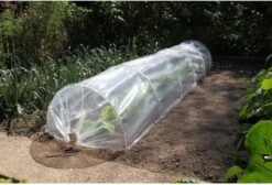 Nature - Tuintunnelset (2-in-1: Folie + Net) - 45 X 60 X 300cm 10 Nature - Tuintunnelset (2-in-1: Folie + Net) - 45 X 60 X 300cm -Gardena Verkoopwinkel 1200x816