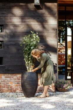 Capi Europe - Vaas Elegant Deluxe Rib NL - 45x72 - Zwart - Voor Binnen En Buiten - KBLR1138 -Gardena Verkoopwinkel 800x1200 114