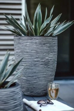 Capi Europe - Vaas Elegant Laag Rib NL - 36x47 - Antraciet - Voor Binnen En Buiten - KOFZ782 -Gardena Verkoopwinkel 800x1200 132