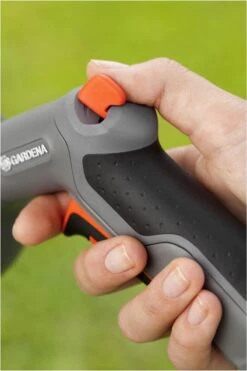 GARDENA - Comfort Reinigingsbroes - Spuitpistool - Traploos Instelbaar -Gardena Verkoopwinkel 800x1200 81