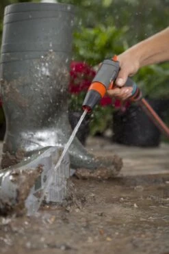 GARDENA - Comfort Reinigingsbroes - Spuitpistool - Traploos Instelbaar -Gardena Verkoopwinkel 800x1200 82